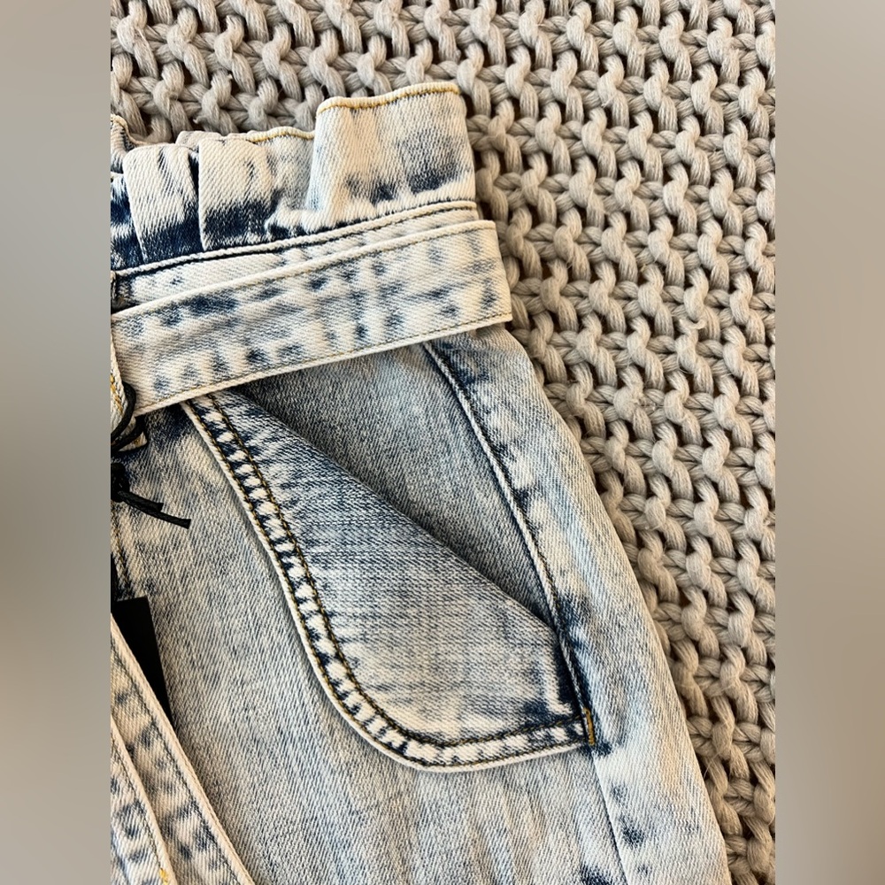 NWT Blank NYC Light Denim Acid Wash Paper Bag Shorts with Belt - Picture 8 of 11